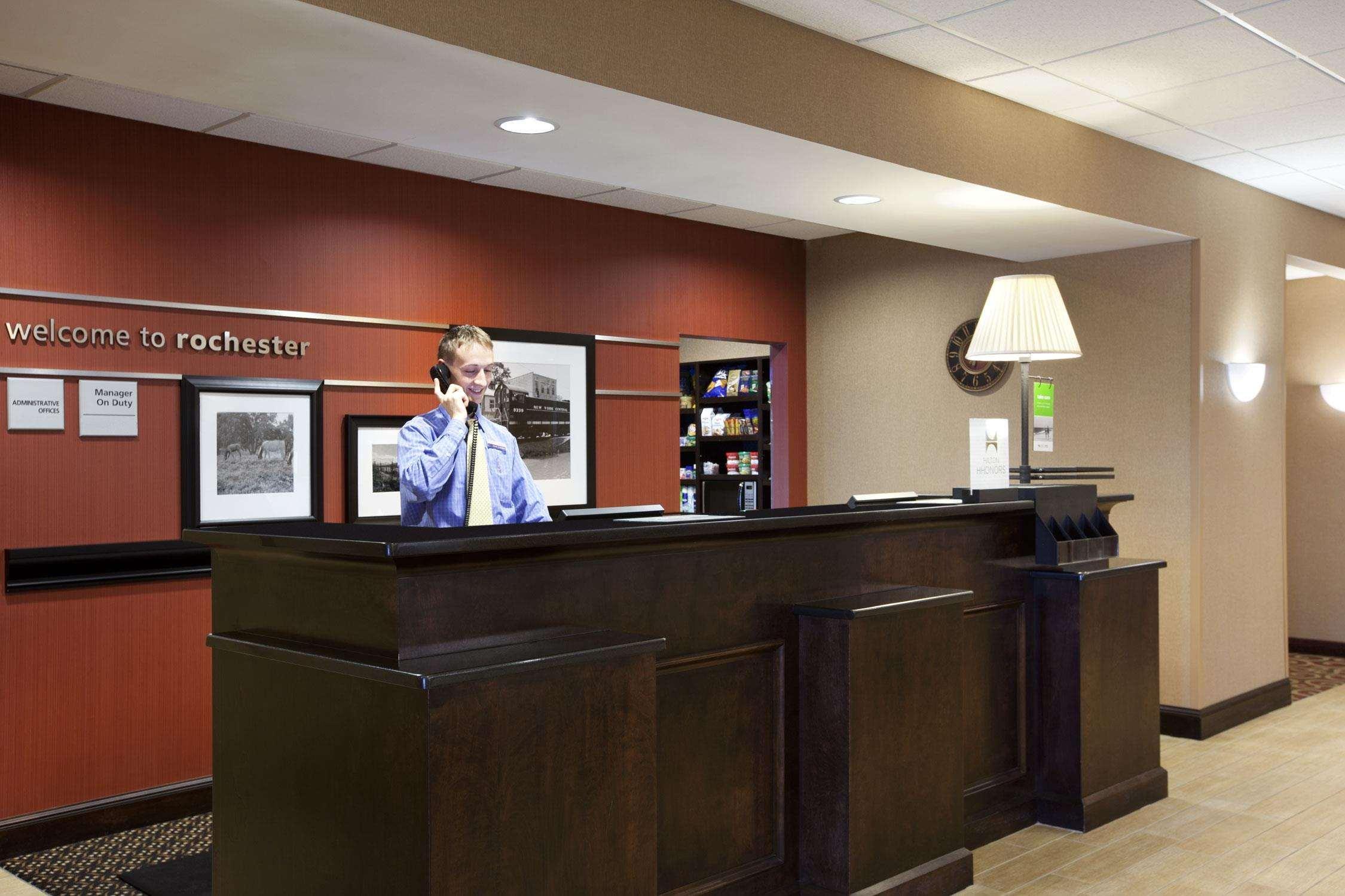Hampton Inn & Suites Rochester-North Beltér fotó